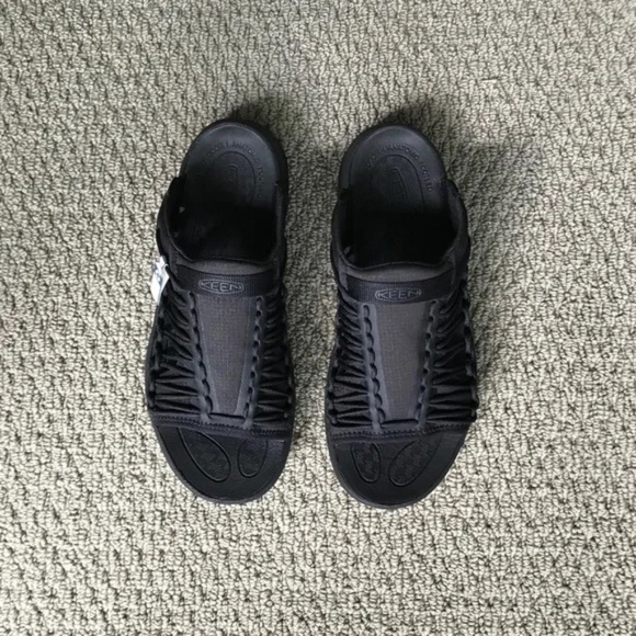 Men's / Unisex KEEN UNEEK SNK Slide On Slippers In Black/Black - Picture 4 of 16